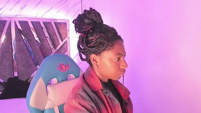 Queen perla  online show from 09/19/25, 12:42