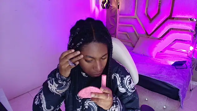 Queen perla  online show from 02/25/26, 12:16