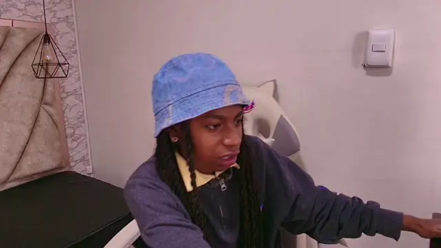 Queen perla  online show from 12/04/25, 11:20