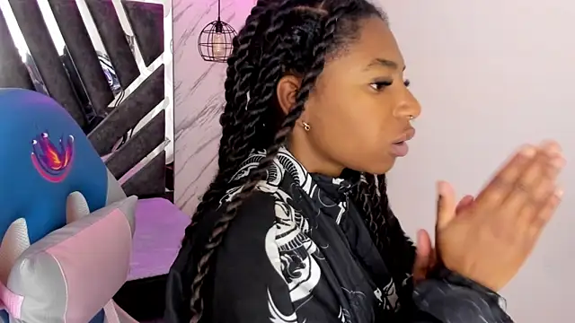 Queen perla  online show from 10/25/25, 12:17