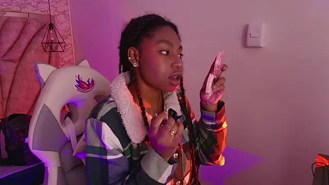 Queen perla  online show from 12/03/25, 12:04