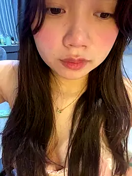 Snapshot of Hotellinh12 chatting on 11/01/25, 06:46 Hotellinh12 online show from 11/01/25, 06:46