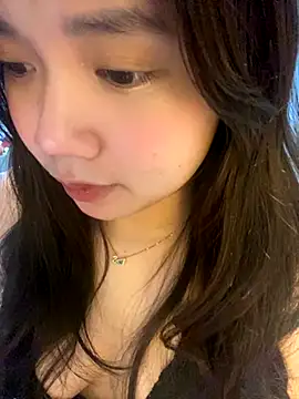 Snapshot of Hotellinh12 chatting on 11/07/25, 03:27 Hotellinh12 online show from 11/07/25, 03:27