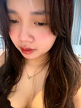 Snapshot of Hotellinh12 chatting on 10/24/25, 07:29 Hotellinh12 online show from 10/24/25, 07:29