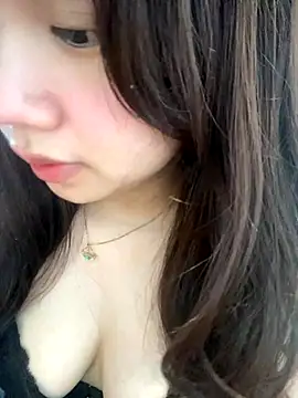 Snapshot of Hotellinh12 chatting on 11/24/25, 07:41 Hotellinh12 online show from 11/24/25, 07:41