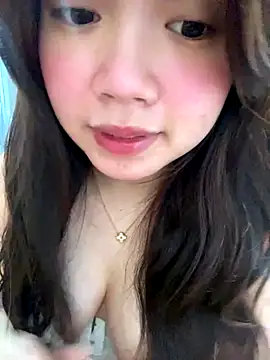 Snapshot of Hotellinh12 chatting on 12/16/25, 05:11 Hotellinh12 online show from 12/16/25, 05:11