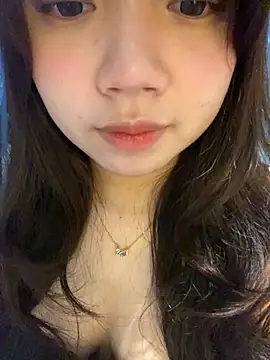Snapshot of Hotellinh12 chatting on 10/03/25, 05:25 Hotellinh12 online show from 10/03/25, 05:25