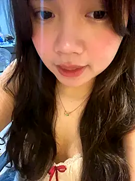 Snapshot of Hotellinh12 chatting on 11/12/25, 01:59 Hotellinh12 online show from 11/12/25, 01:59