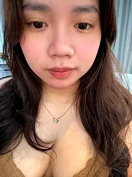 Snapshot of Hotellinh12 chatting on 11/13/25, 07:34 Hotellinh12 online show from 11/13/25, 07:34