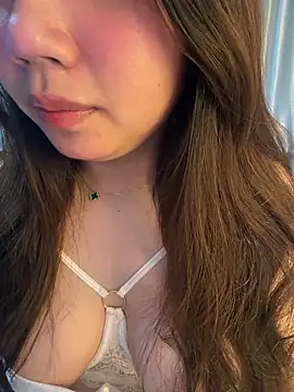 Hotellinh12 online show from 04/15/26, 04:00