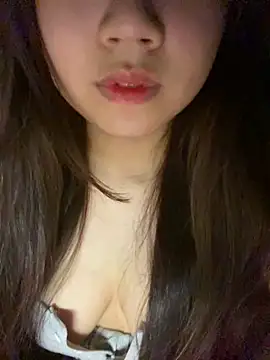 Snapshot of Hotellinh12 chatting on 03/20/25, 05:47 Hotellinh12 online show from 03/20/25, 05:47