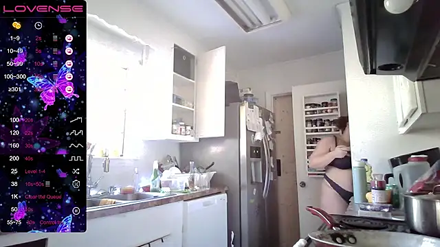 Snapshot of Milfshakecafe chatting on 09/27/25, 03:07 Milfshakecafe online show from 09/27/25, 03:07