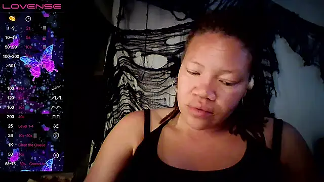 Snapshot of Milfshakecafe chatting on 10/09/25, 02:28 Milfshakecafe online show from 10/09/25, 02:28