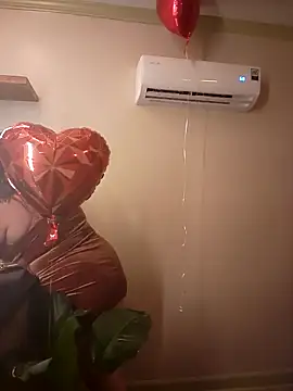 Snapshot of Milfshakecafe chatting on 02/15/25, 04:14 Milfshakecafe online show from 02/15/25, 04:14