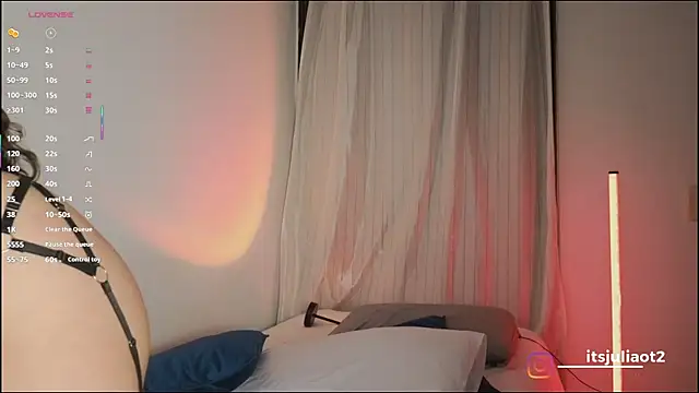 Snapshot of mssjulia chatting on 10/25/25, 01:16 mssjulia online show from 10/25/25, 01:16