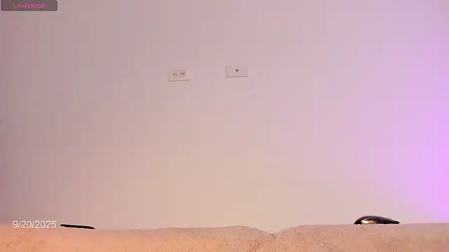 Snapshot of Angel_camm chatting on 09/21/25, 04:17 Angel camm online show from 09/21/25, 04:17