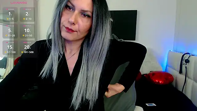 Snapshot of EvelynQueenn chatting on 02/26/25, 01:00 EvelynQueenn online show from 02/26/25, 01:00