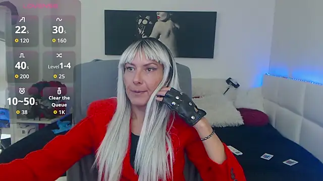 Snapshot of EvelynQueenn chatting on 10/14/25, 11:22 EvelynQueenn online show from 10/14/25, 11:22