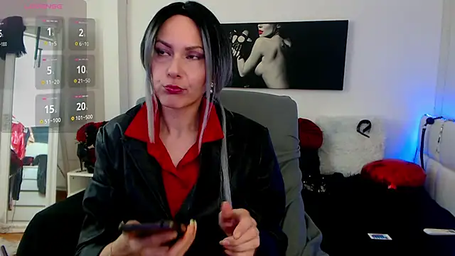 Snapshot of EvelynQueenn chatting on 03/19/25, 04:25 EvelynQueenn online show from 03/19/25, 04:25