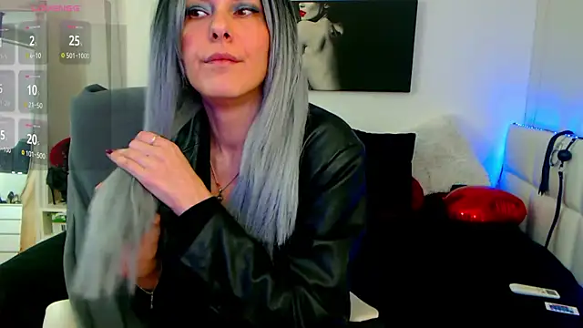 Snapshot of EvelynQueenn chatting on 02/26/25, 06:51 EvelynQueenn online show from 02/26/25, 06:51