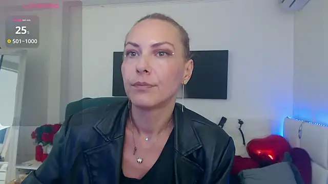 Snapshot of EvelynQueenn chatting on 09/13/25, 04:12 EvelynQueenn online show from 09/13/25, 04:12