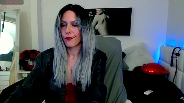 Snapshot of EvelynQueenn chatting on 02/24/25, 04:49 EvelynQueenn online show from 02/24/25, 04:49