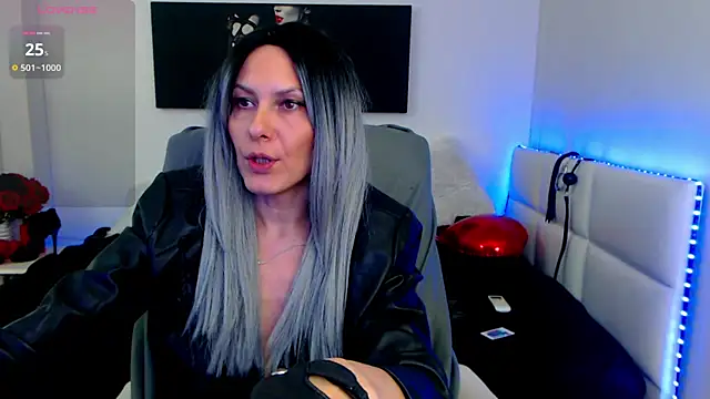 Snapshot of EvelynQueenn chatting on 02/27/25, 06:46 EvelynQueenn online show from 02/27/25, 06:46