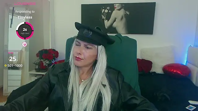 Snapshot of EvelynQueenn chatting on 09/11/25, 06:02 EvelynQueenn online show from 09/11/25, 06:02