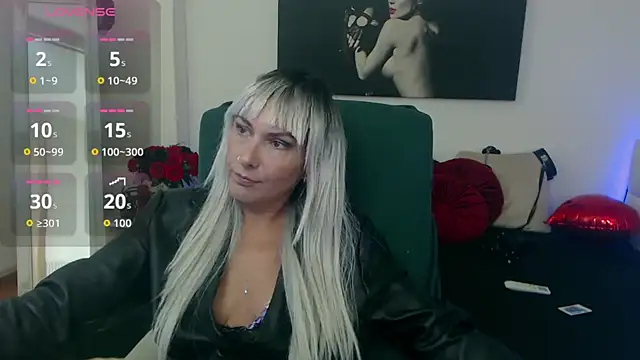 Snapshot of EvelynQueenn chatting on 09/26/25, 04:36 EvelynQueenn online show from 09/26/25, 04:36