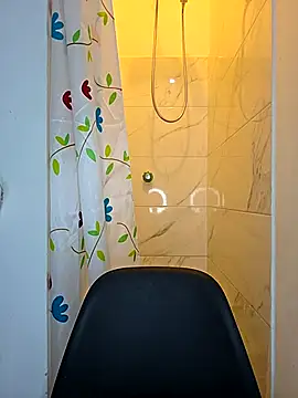 Watagatapitusberry1 online show from 11/26/25, 01:38