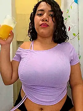 Watagatapitusberry1 online show from 12/17/25, 07:41