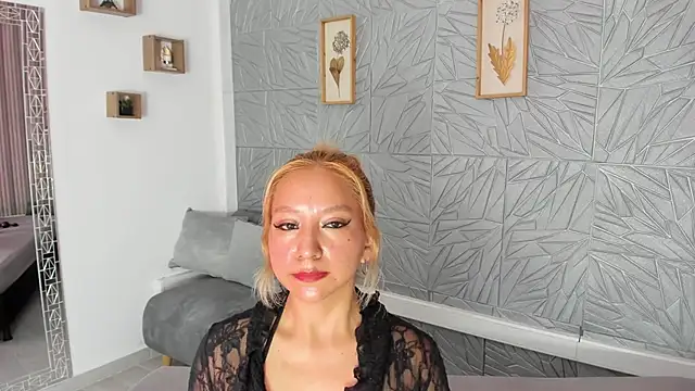 agatadelphine online show from 04/18/26, 01:13