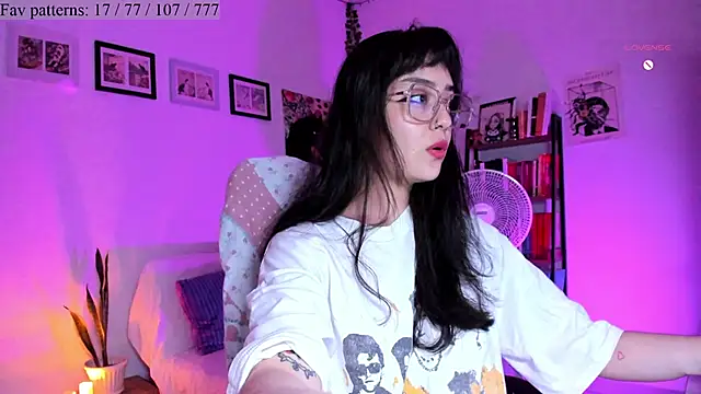 Conlosmichis online show from 10/10/25, 10:54