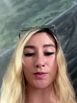 MaryDeniro online show from 12/22/25, 07:47