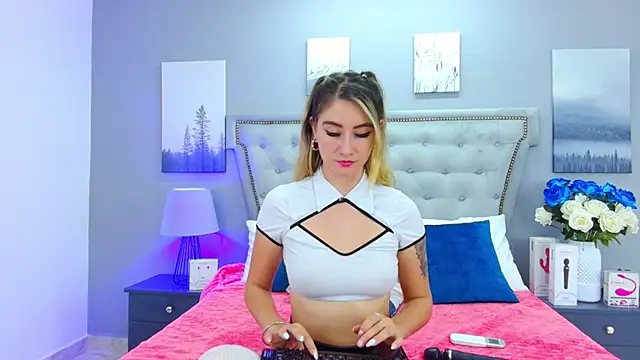 Snapshot of MaryDeniro chatting on 09/26/25, 02:02 MaryDeniro online show from 09/26/25, 02:02