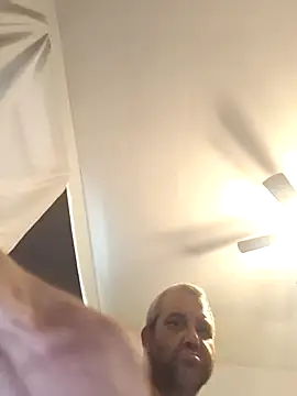 Snapshot of silkstroker6981 chatting on 09/24/25, 01:06 silkstroker6981 online show from 09/24/25, 01:06