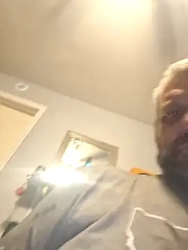 Snapshot of silkstroker6981 chatting on 10/25/25, 02:00 silkstroker6981 online show from 10/25/25, 02:00