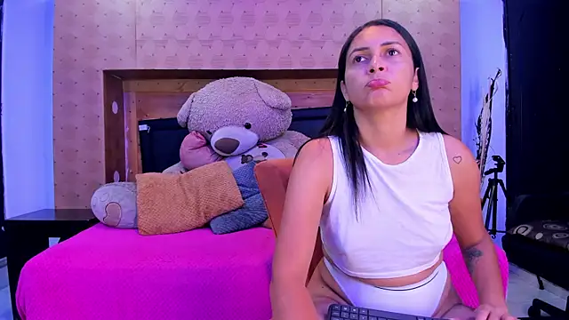 Snapshot of SofiAndNicol chatting on 10/06/25, 11:11 SofiAndNicol online show from 10/06/25, 11:11