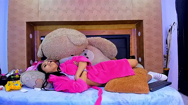 Snapshot of SofiAndNicol chatting on 11/19/25, 11:21 SofiAndNicol online show from 11/19/25, 11:21