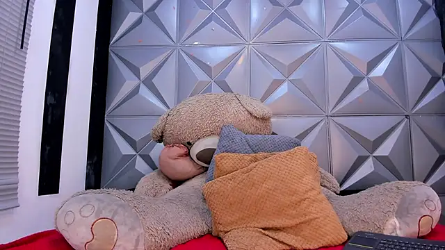 SofiAndNicol online show from 04/14/26, 11:04