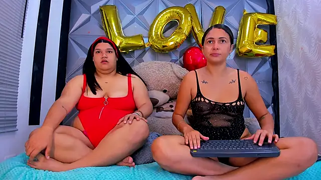 Snapshot of SofiAndNicol chatting on 02/13/26, 11:32 SofiAndNicol online show from 02/13/26, 11:32