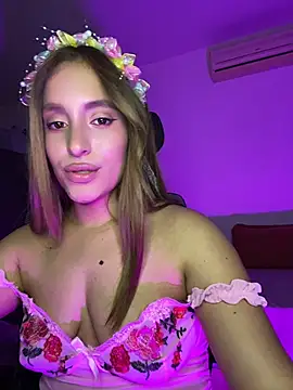 Agnescruzz online show from 04/18/26, 07:07