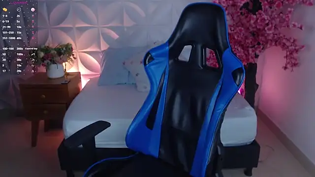 lizowenn  online show from 11/14/25, 08:34