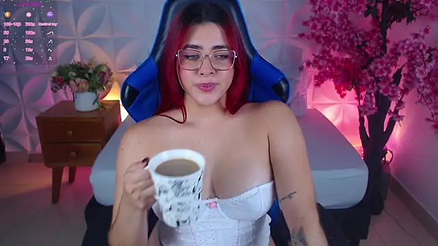 lizowenn  online show from 11/01/25, 07:41