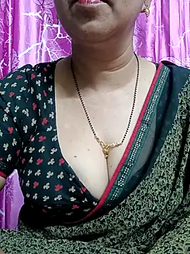 Snapshot of Rosy-B chatting on 03/01/25, 05:27 Rosy-B online show from 03/01/25, 05:27