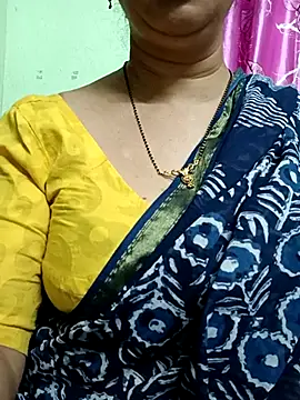 Snapshot of Rosy-B chatting on 03/22/25, 12:39 Rosy-B online show from 03/22/25, 12:39