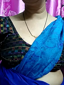 Snapshot of Rosy-B chatting on 03/07/25, 09:48 Rosy-B online show from 03/07/25, 09:48