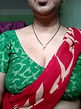 Snapshot of Rosy-B chatting on 10/11/25, 12:33 Rosy-B online show from 10/11/25, 12:33