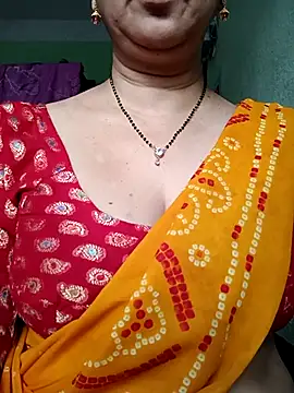 Snapshot of Rosy-B chatting on 10/28/25, 12:33 Rosy-B online show from 10/28/25, 12:33