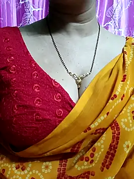 Snapshot of Rosy-B chatting on 03/08/25, 09:51 Rosy-B online show from 03/08/25, 09:51